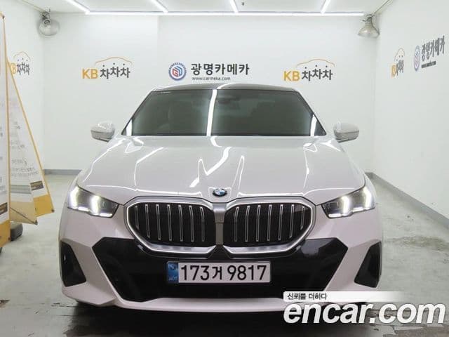 BMW 5 Series (G60)