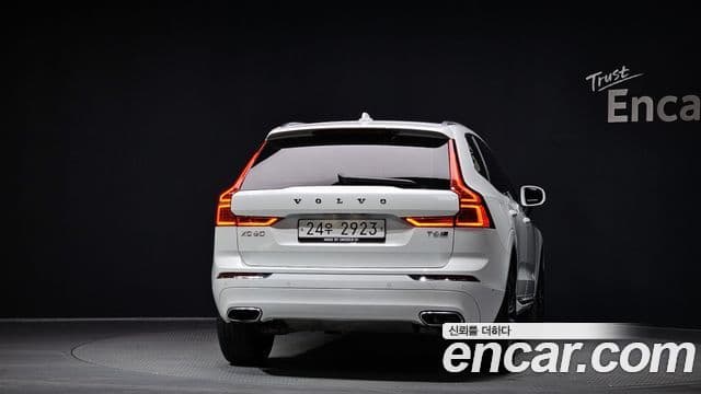 Volvo XC60 2nd Gen 4
