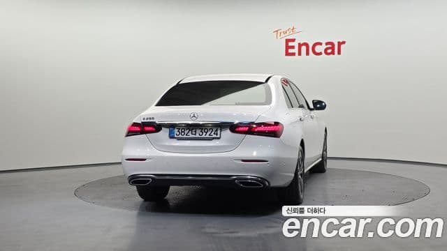 Mercedes-Benz E-Class W213 4