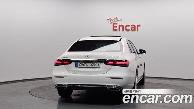 Mercedes-Benz E-Class W213 4