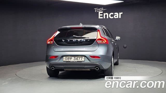 Volvo V40 4
