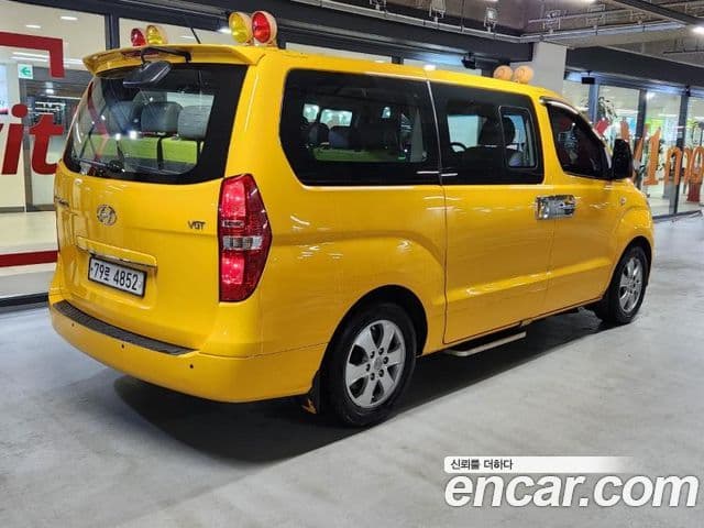 Hyundai The New Grand Starex 4