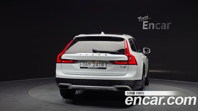 Volvo V90 Cross Country 4