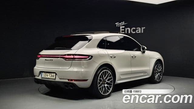 Porsche Macan 2
