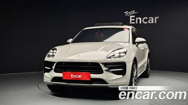 Porsche Macan 3