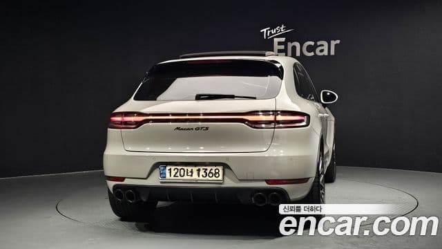 Porsche Macan 4