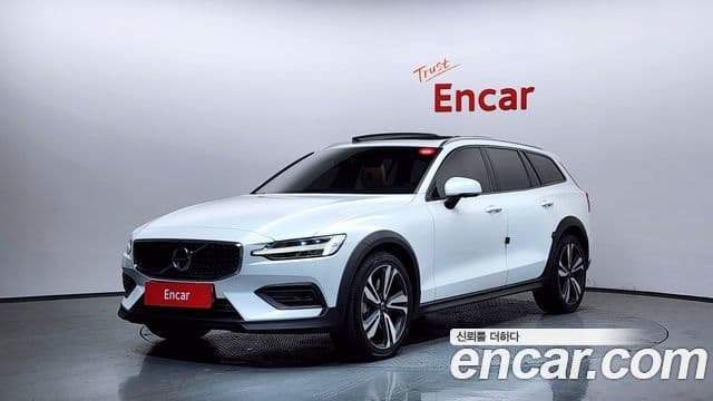 Volvo V60 Cross Country 2nd Gen 1