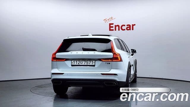 Volvo V60 Cross Country 2nd Gen 4