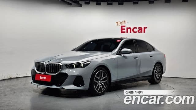 BMW 5 Series (G60)