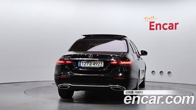 Mercedes-Benz E-Class W213 4