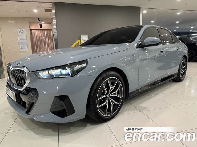 BMW 5 Series (G60)