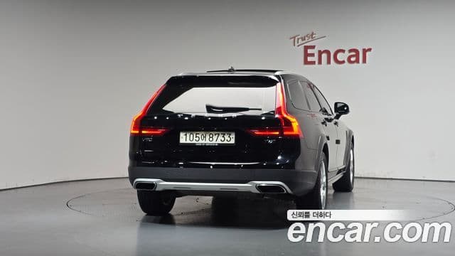 Volvo V90 Cross Country 4