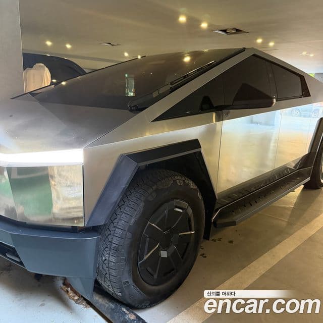 Tesla Cybertruck 2