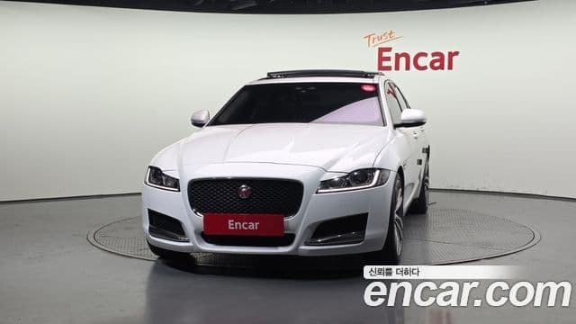 Jaguar XF (X260) 3