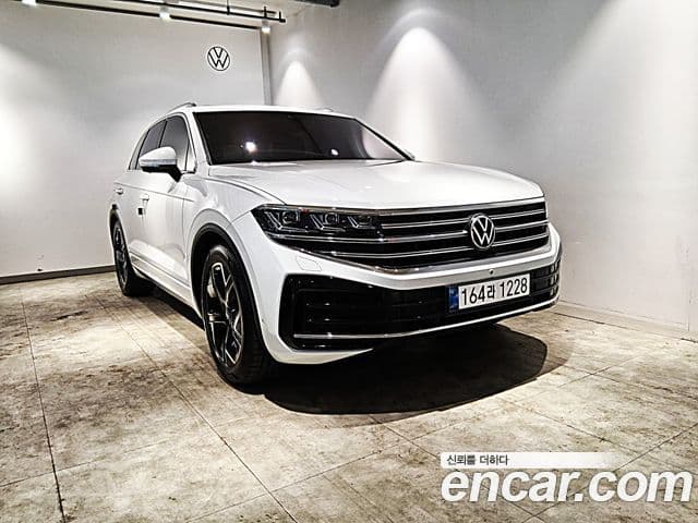 Volkswagen Touareg 3rd Gen 1