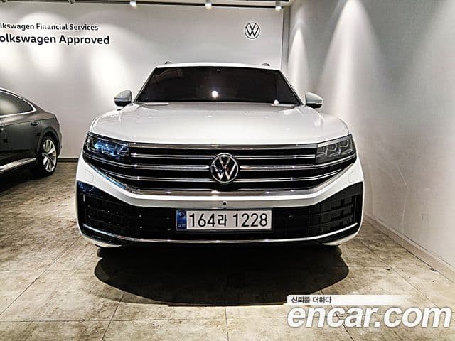 Volkswagen Touareg 3rd Gen 3