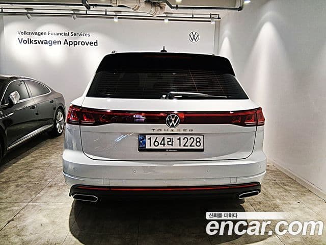 Volkswagen Touareg 3rd Gen 4