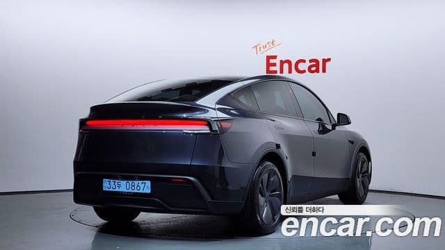 Tesla Model Y 2