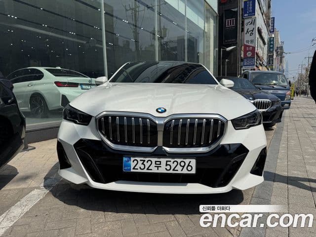 BMW 5 Series (G60)