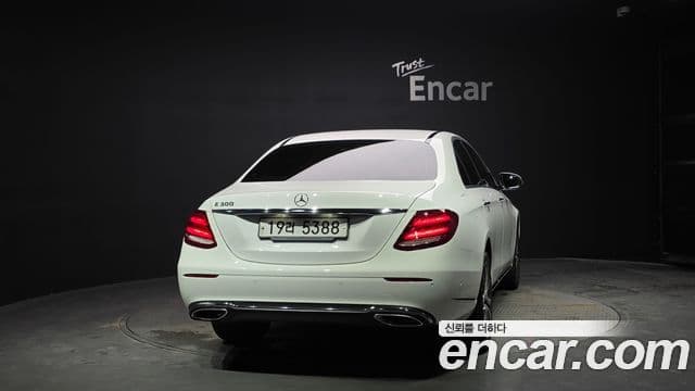 Mercedes-Benz E-Class W213 4