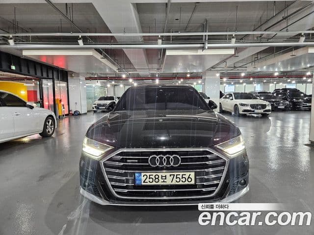 Audi A8 (D5)
