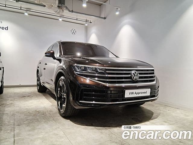 Volkswagen Touareg 3rd Gen 1