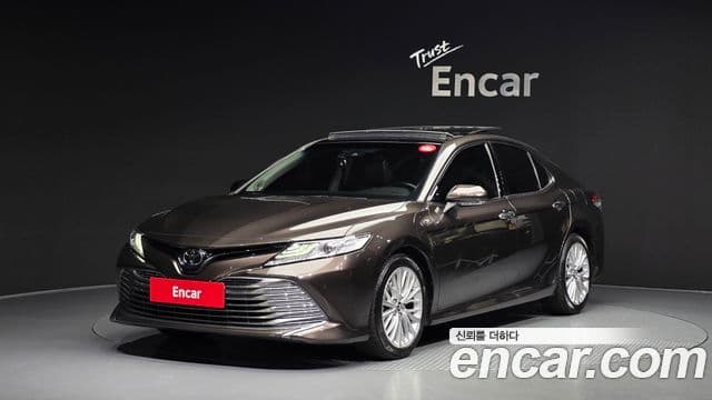 Toyota Camry (XV70) 1
