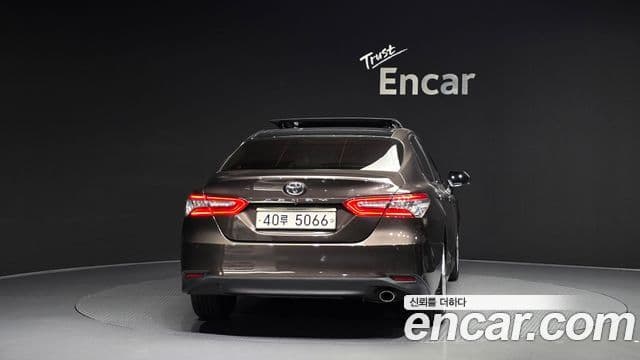 Toyota Camry (XV70) 4