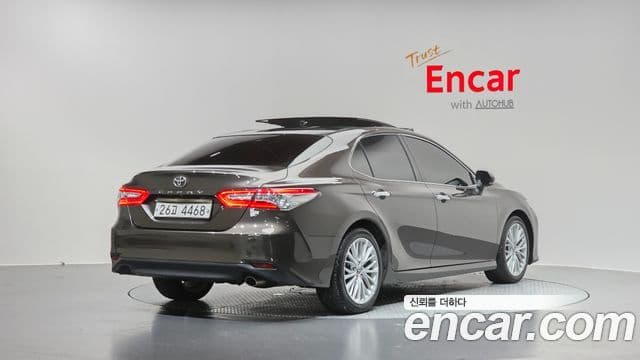 Toyota Camry (XV70) 2