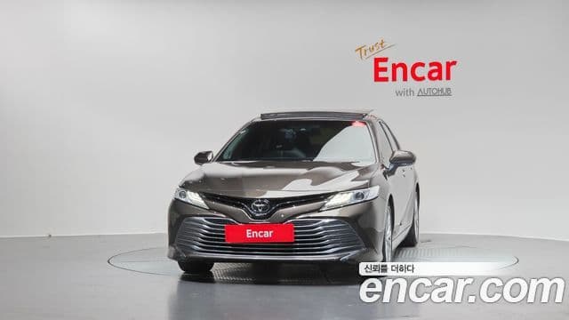 Toyota Camry (XV70) 3