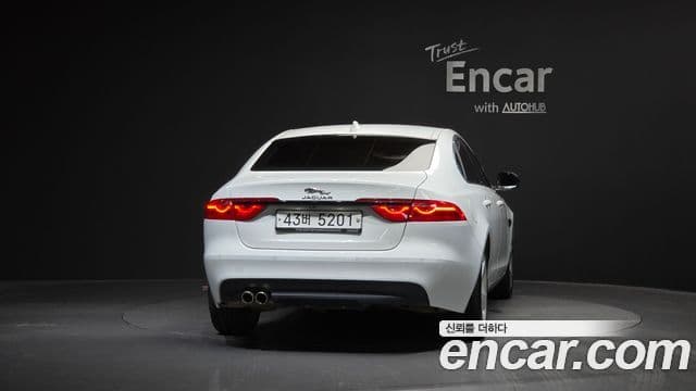 Jaguar XF (X260) 4