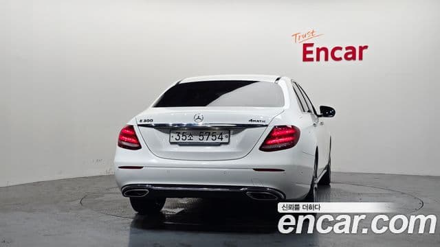 Mercedes-Benz E-Class W213 4