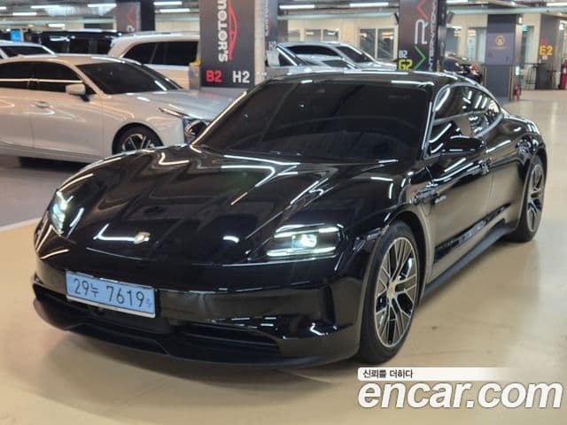 Porsche Taycan 1