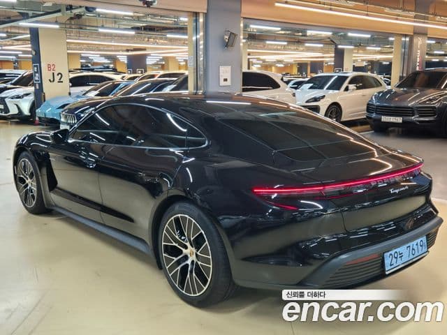 Porsche Taycan 3
