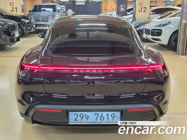 Porsche Taycan 4