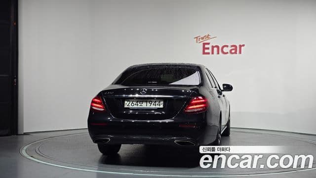 Mercedes-Benz E-Class W213 4