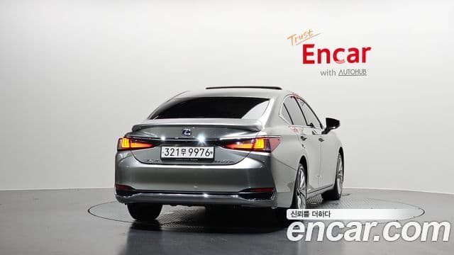 Lexus ES300h 7th Gen 4