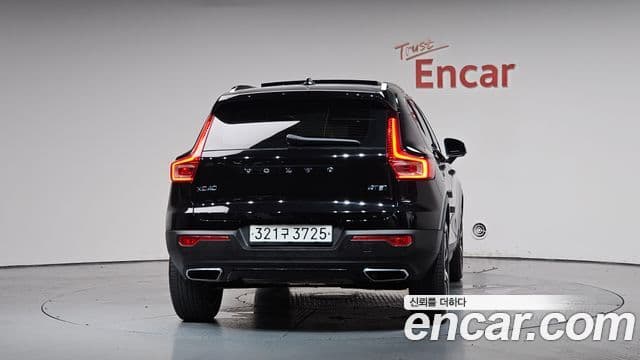 Volvo XC40 4