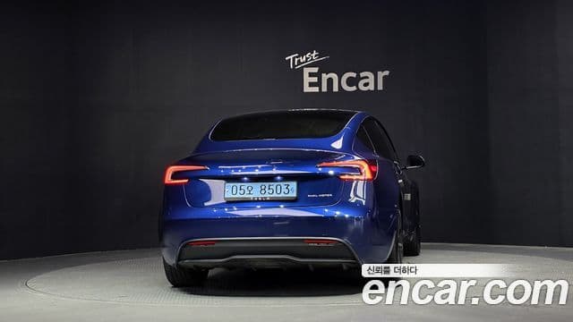 Tesla Model 3 4