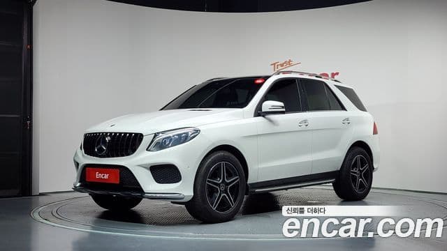 Mercedes-Benz GLE-Class W166 1
