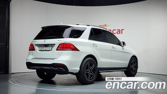 Mercedes-Benz GLE-Class W166 2