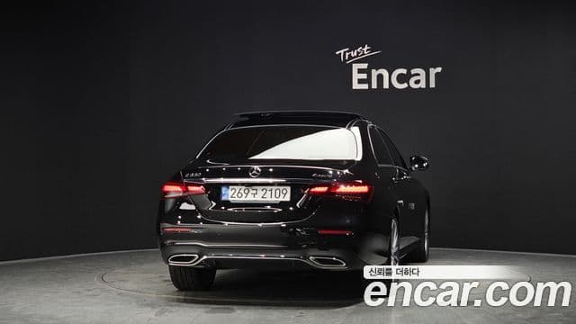 Mercedes-Benz E-Class W213 4