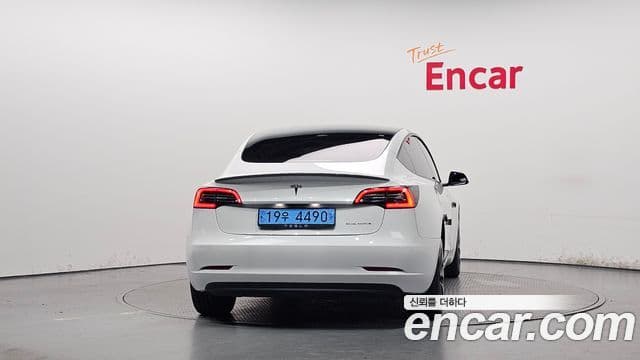Tesla Model 3 4