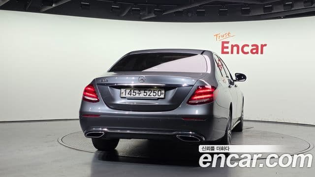 Mercedes-Benz E-Class W213 4