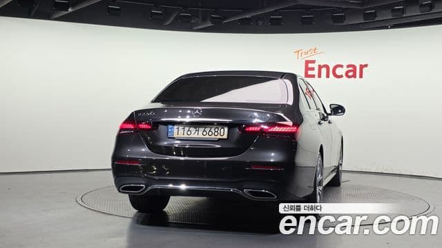 Mercedes-Benz E-Class W213 4