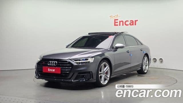 Audi S8 (D5)