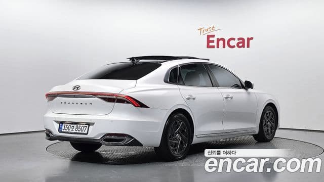 Hyundai The New Grandeur IG Hybrid 2