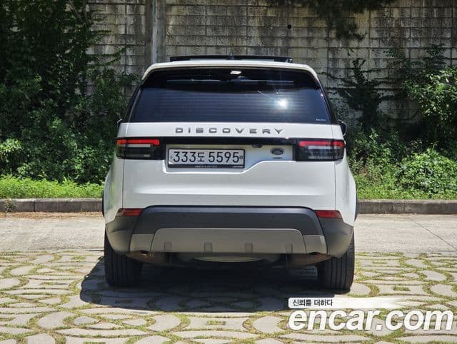Land Rover Discovery 5 4