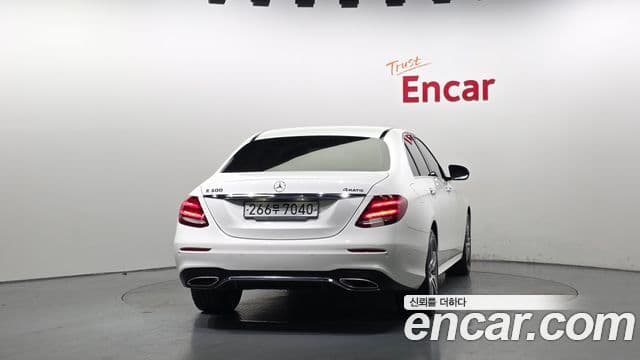 Mercedes-Benz E-Class W213 4