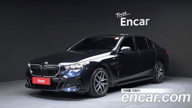 BMW 5 Series (G60)